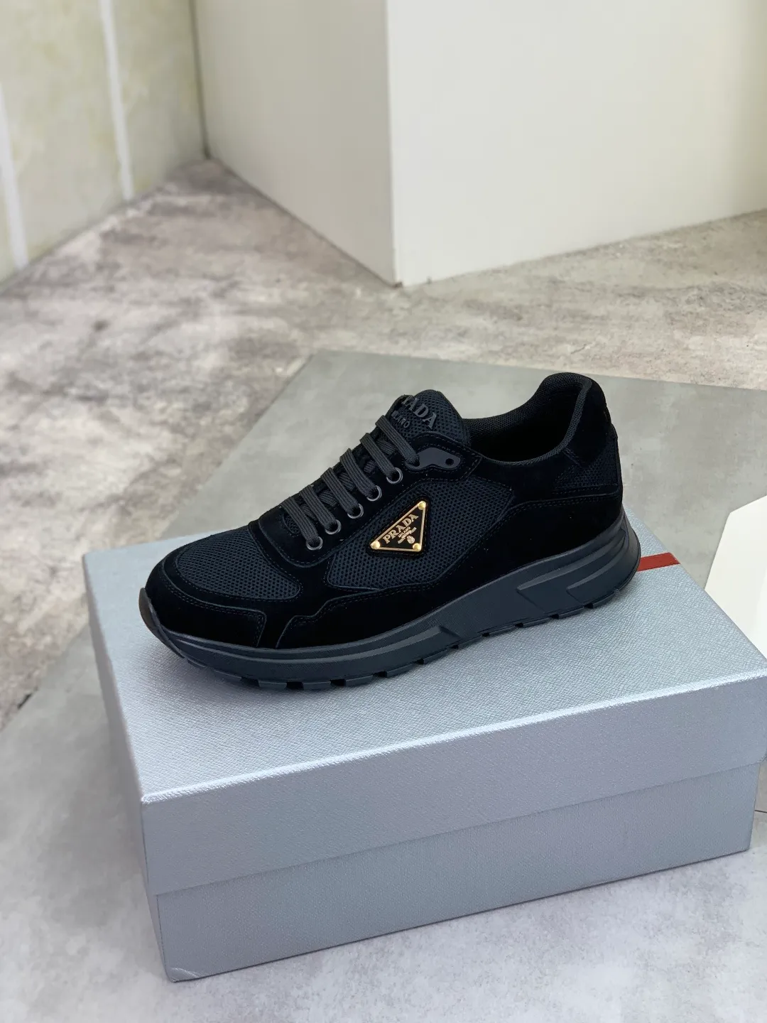 Men's shoes 💰P560💰[New style] popular models are on the official website, 🆘 Trendy brand (Prada) mainly promotes popular models, avant-garde and versatile fashion men's shoes private version mold opening, cowhide surface splicing 1:1.. Fashionable and simple, original imported cowhide lining cowhide feet; the atmosphere and personality are more fashionable, eye-catching and pursuing class. It will subvert the old idea and be a must-have for fashionistas with you! Must keep it for yourself! Tall and comfortable, large and low, high-end quality workmanship. Number of yards: 38-45 4️⃣optional.